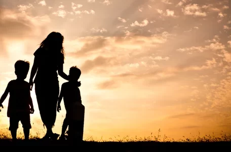 IOANID inițiază „10 Secunde pentru Mama” – un apel la recunoștință față de mame